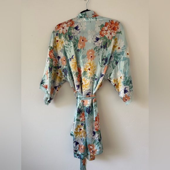 Floral Robe - Size Large - Picture 2 of 5